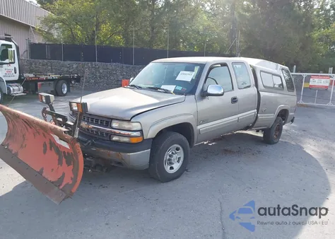 2000 Chevrolet Silverado K2500 из США, поврежденный, VIN 1GCGK29U9YE415973